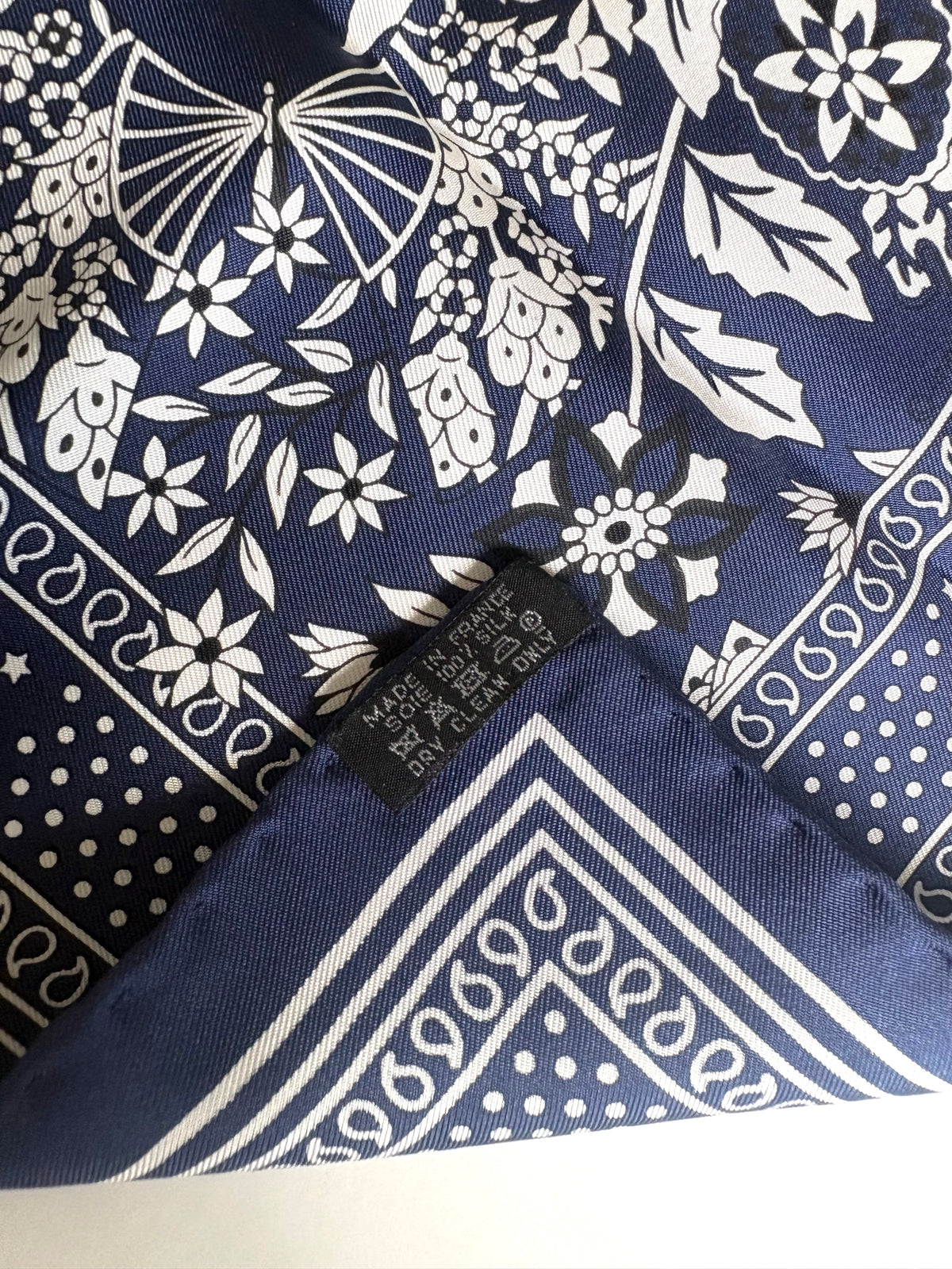 "Fleurs et Papillons de Tissus" 55 Bandana Hermes Scarf