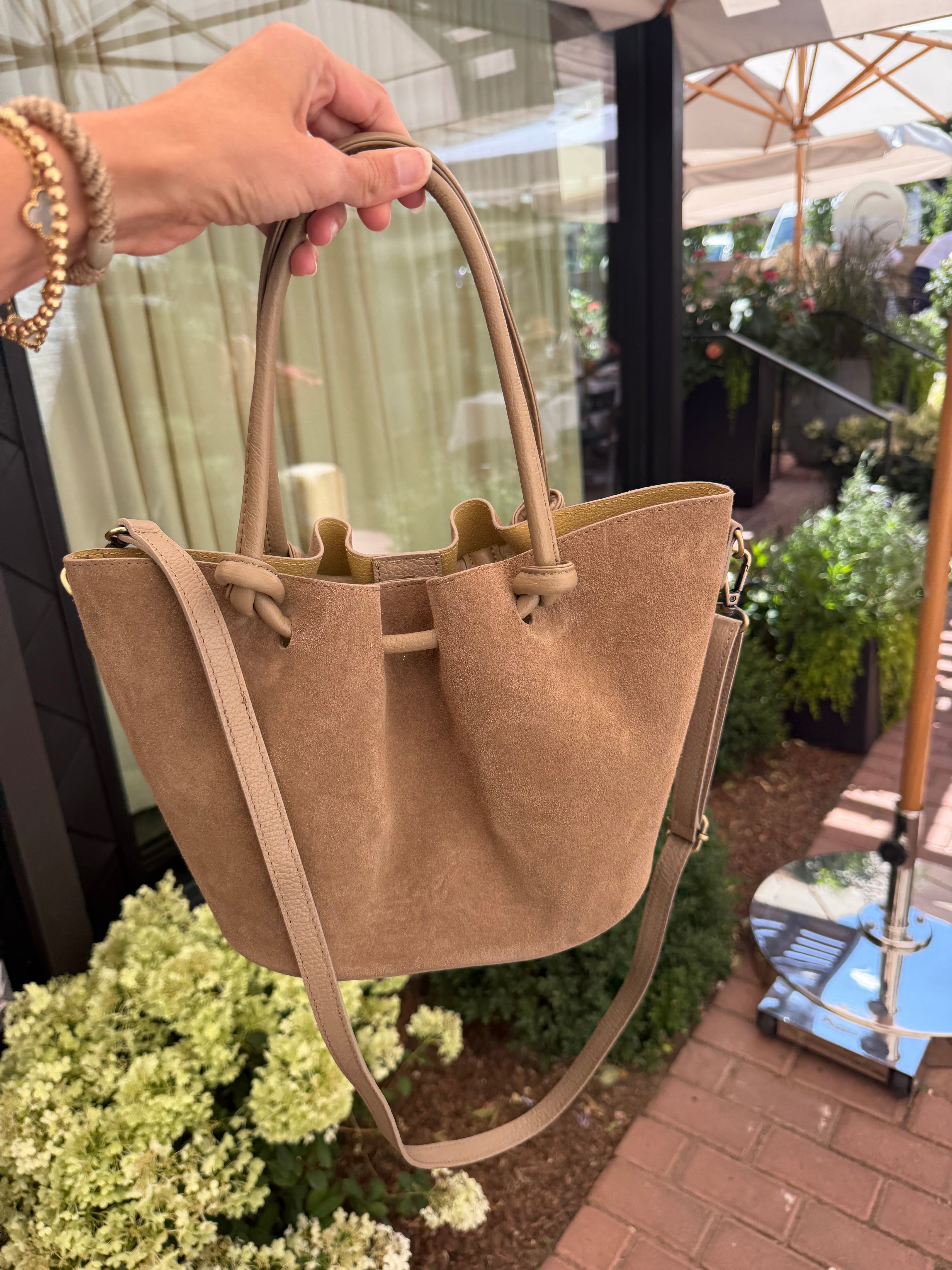 Suede Knot Bags Beige – Colores Collective